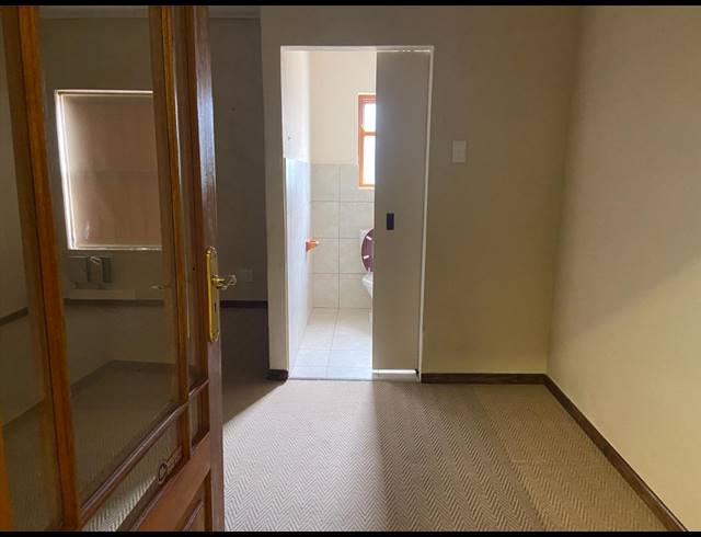 1,337M² OFFICE FOR SALE IN WESTLAKE